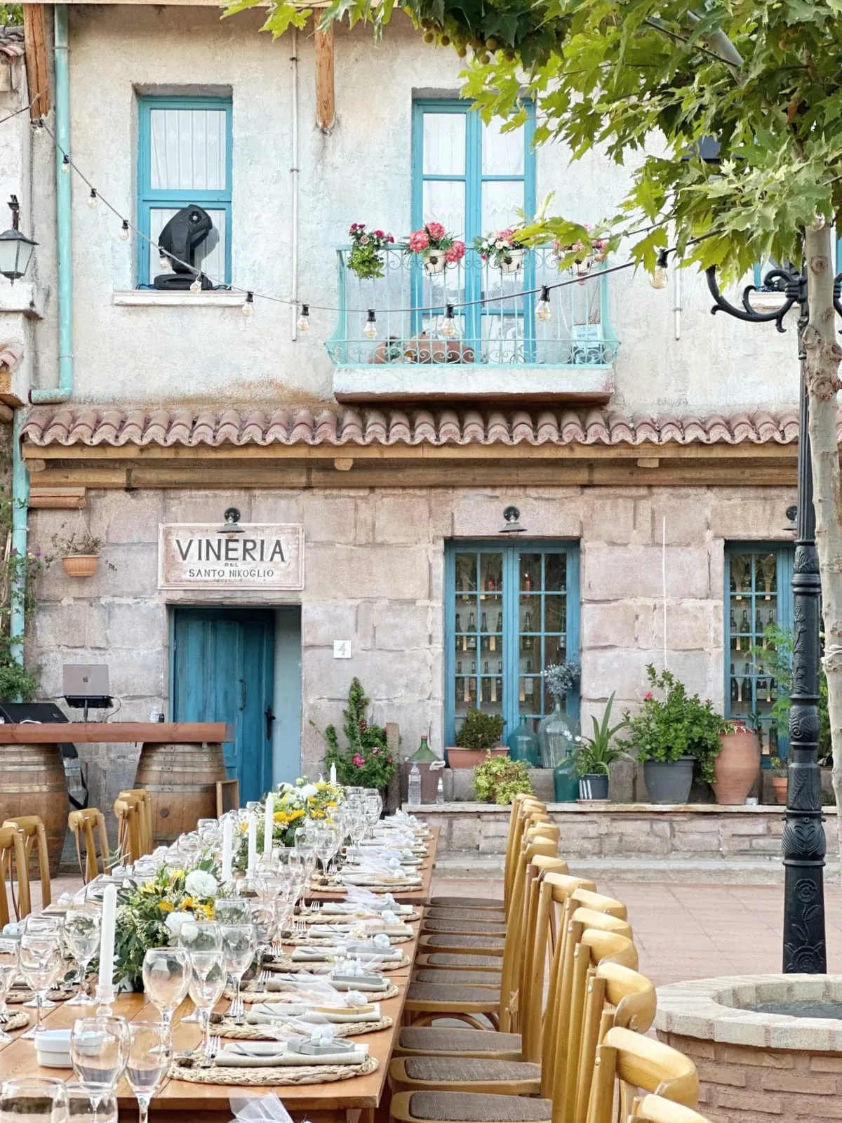 Courtyard Dining
